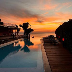Sunset Beach Club Hotel